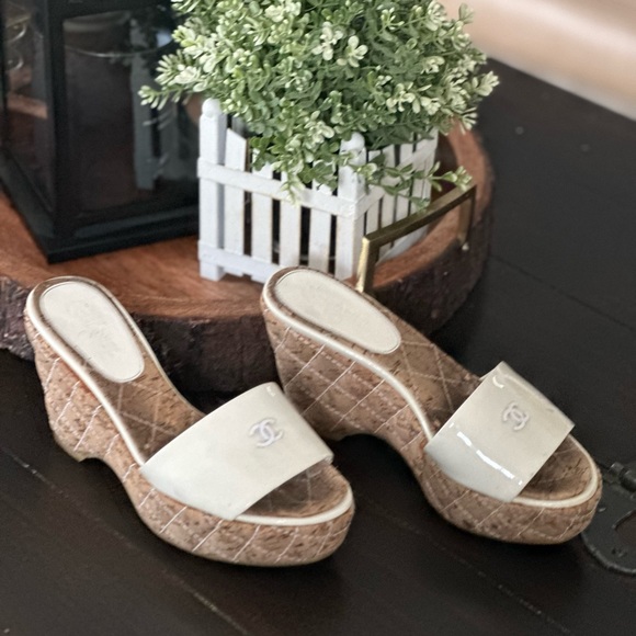 Chanel Interlocking CC Logo Patent Leather Espadrilles - Picture 2 of 10